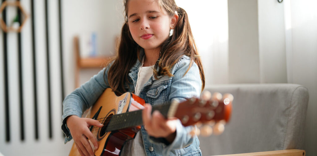 Clases de guitarra para niños, jóvenes y adultos en Madrid. Las Tablas